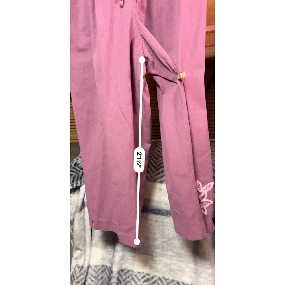 Alfred Dunner Floral Embellished Capris - Size 12 - Picture 6 of 8